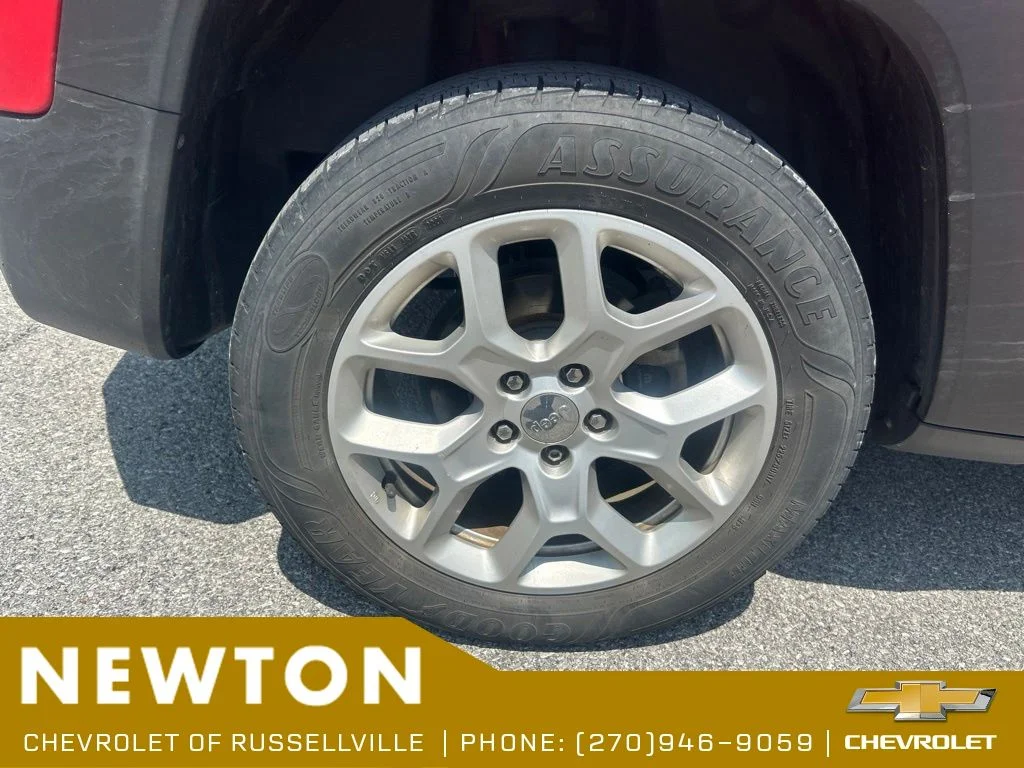 Used 2018 Colorado Red Jeep Latitude image 18
