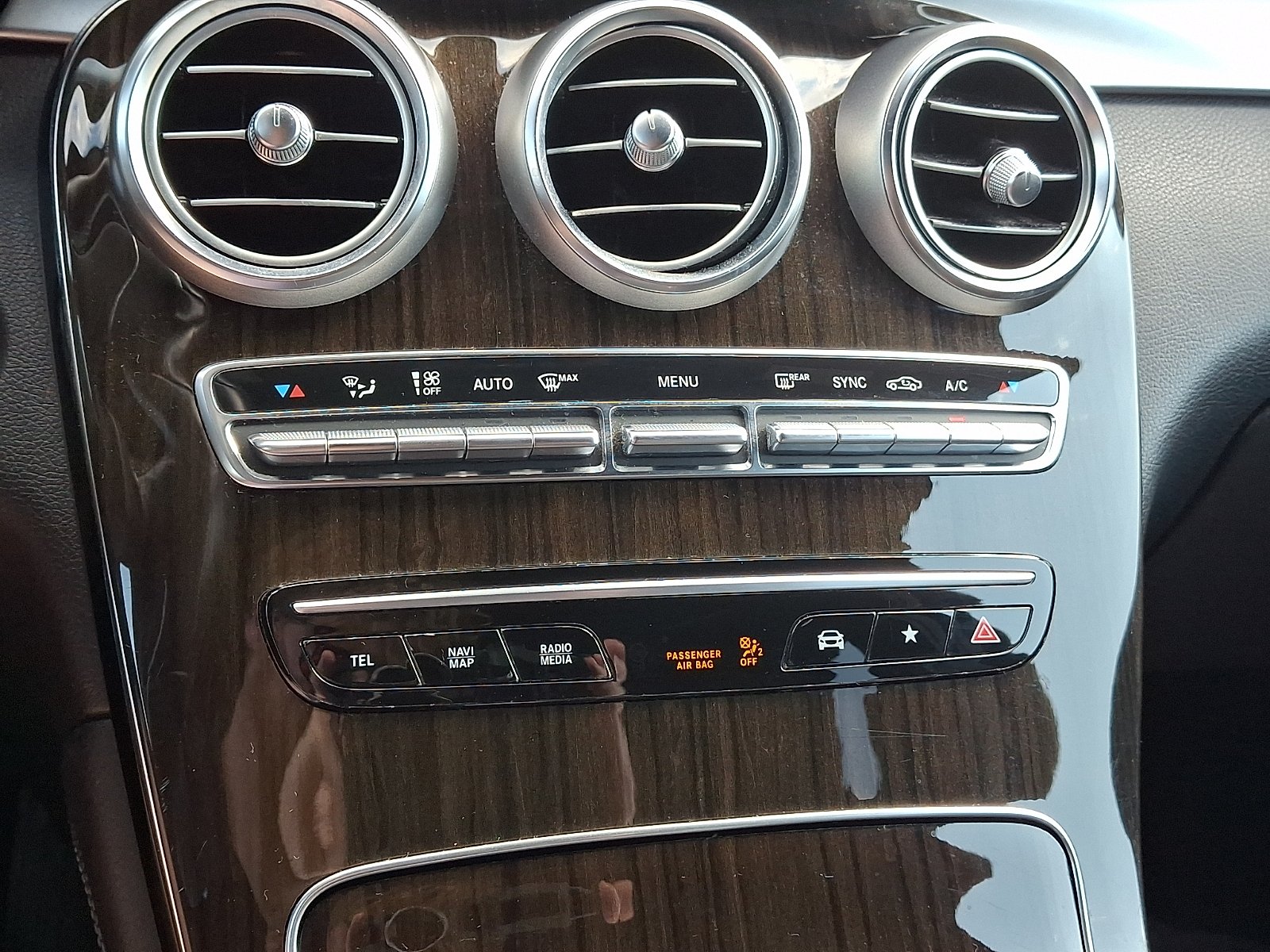 Used 2020 Polar White - 149 Mercedes-Benz 4MATIC® image 15