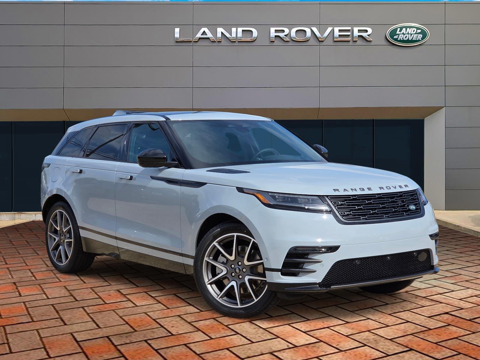 New 2026 Arroios Grey Land Rover Belgravia Edition image 1
