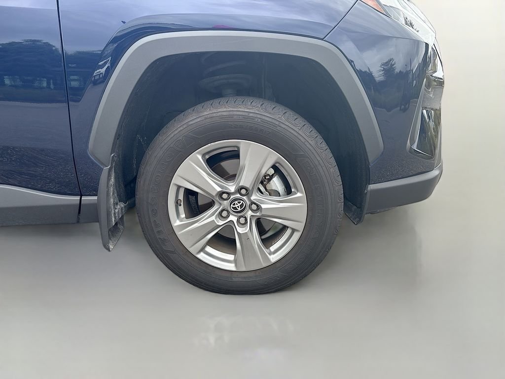 Used 2025  Toyota XLE image 11