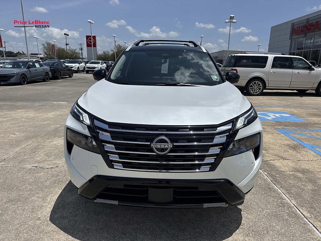 New 2026 Everest White Pearl TriCoat / Super Black Two-tone Nissan Platinum image 2
