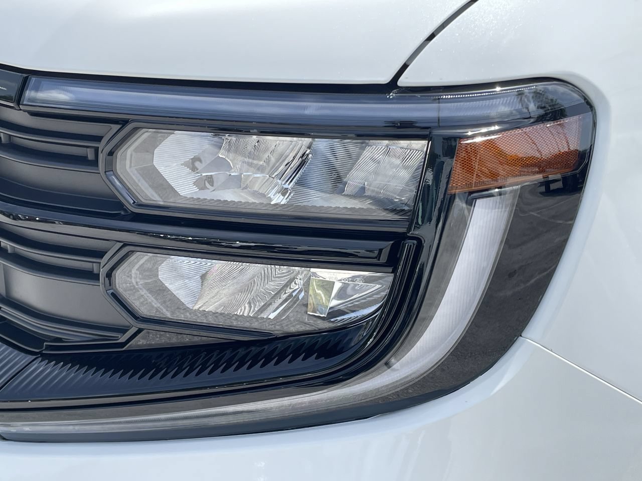 New 2027 Star White Metallic Tri-Coat Ford Active image 6