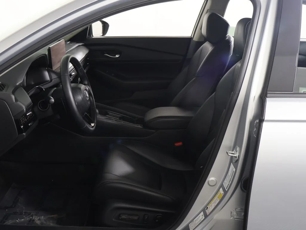 Used 2025 Silver Honda EX-L image 25