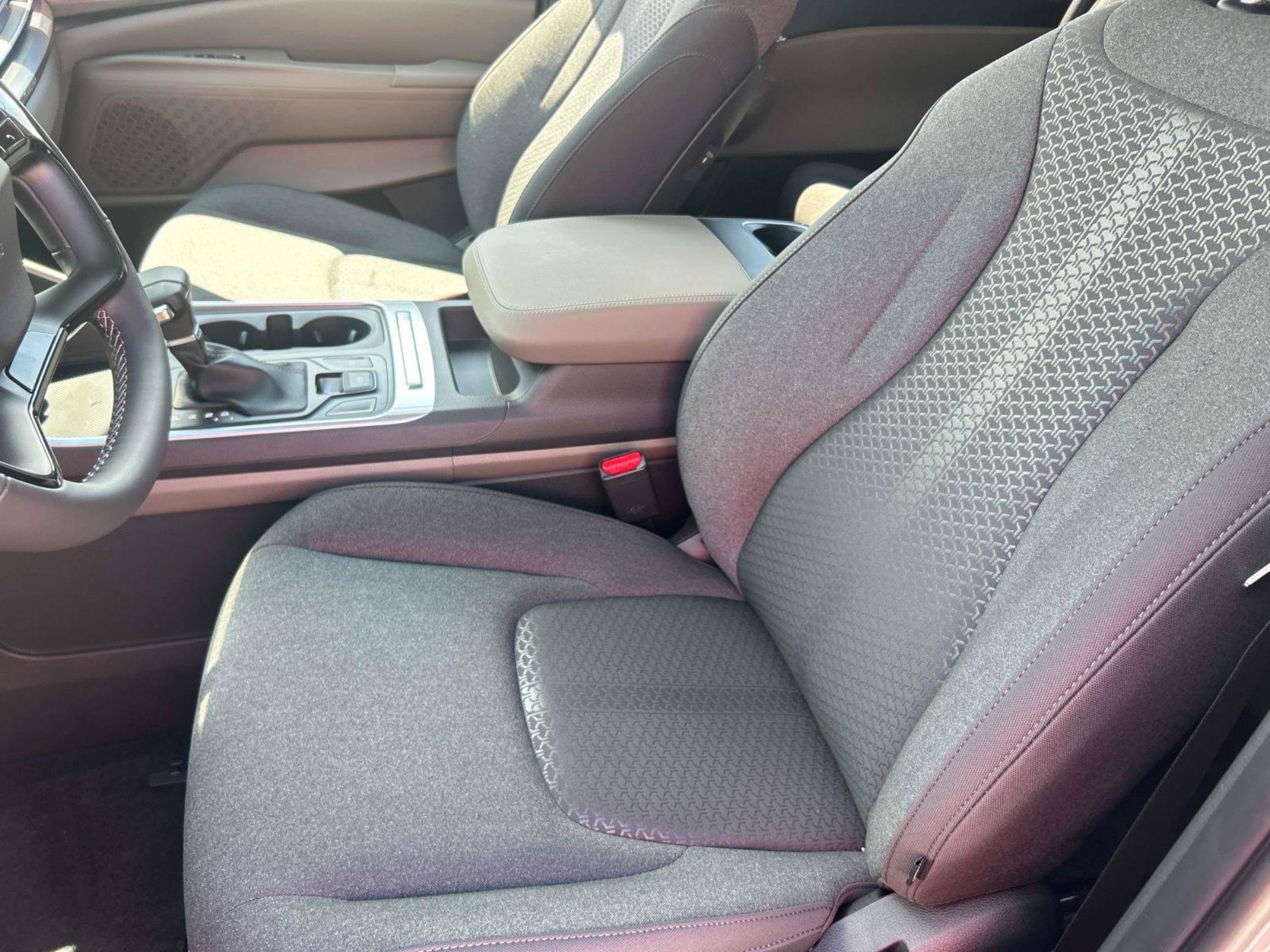 New 2027 Ceramic Silver Kia LX image 20