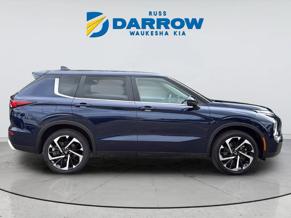 Used 2024 Blue Mitsubishi SE image 6