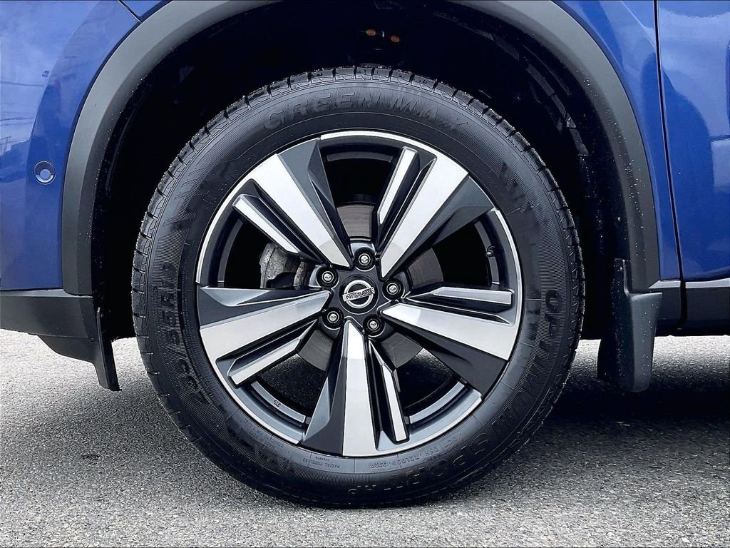 Used 2021 Blue Nissan Platinum image 7