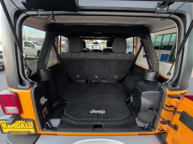 2012 Jeep Wrangler Unlimited Sahara - Photo 16