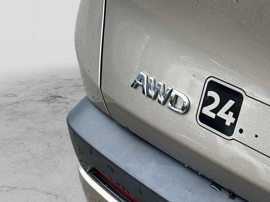 Used 2023 Silver INFINITI LUXE image 13