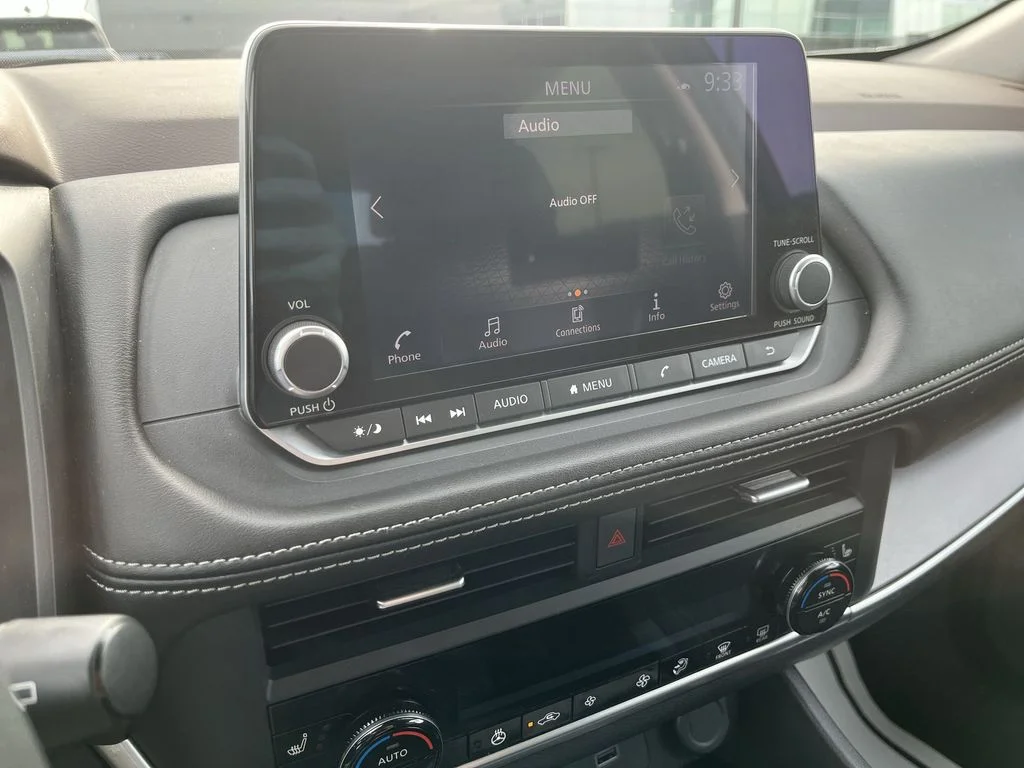 Used 2023 White Nissan SV image 16