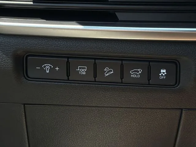Used 2025 Black Kia EX X-Line image 33