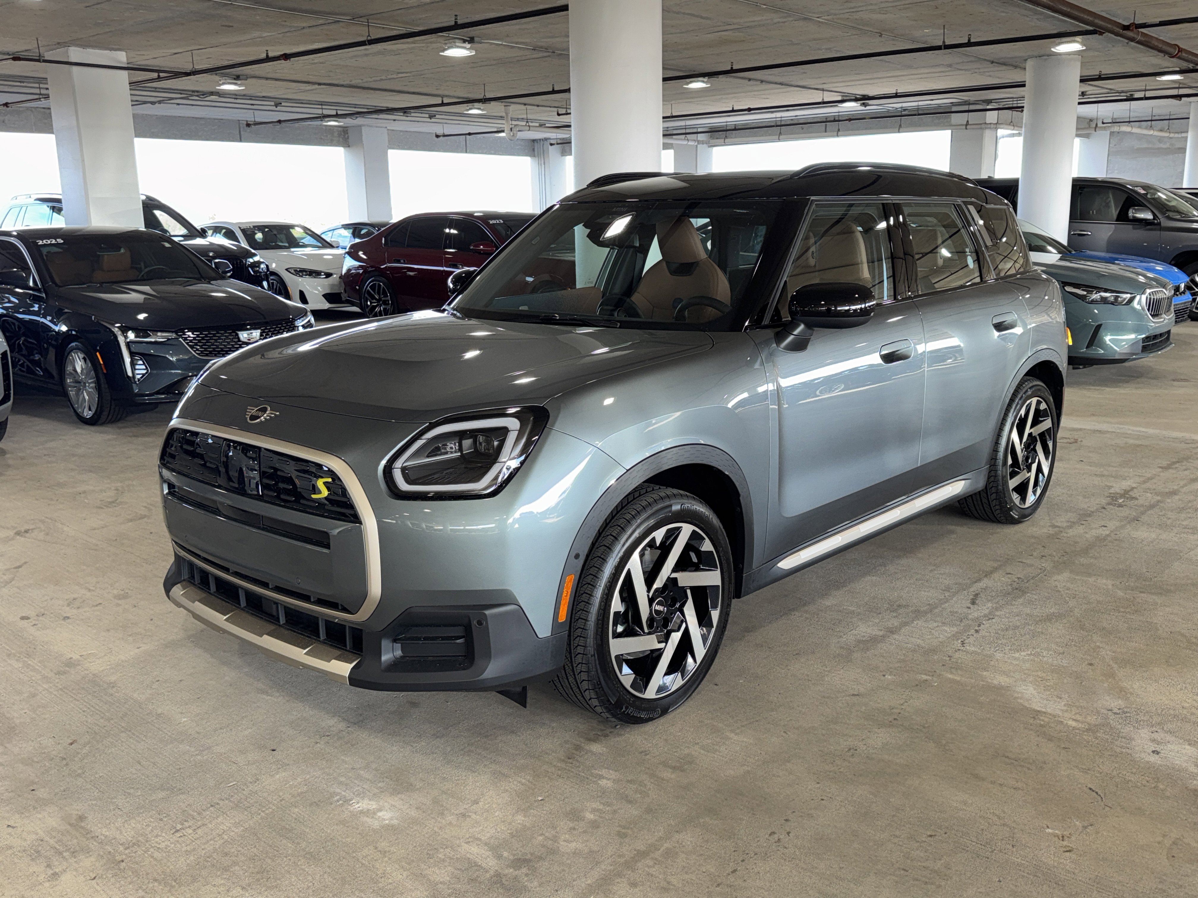 New 2026 Green Metallic MINI SE image 3