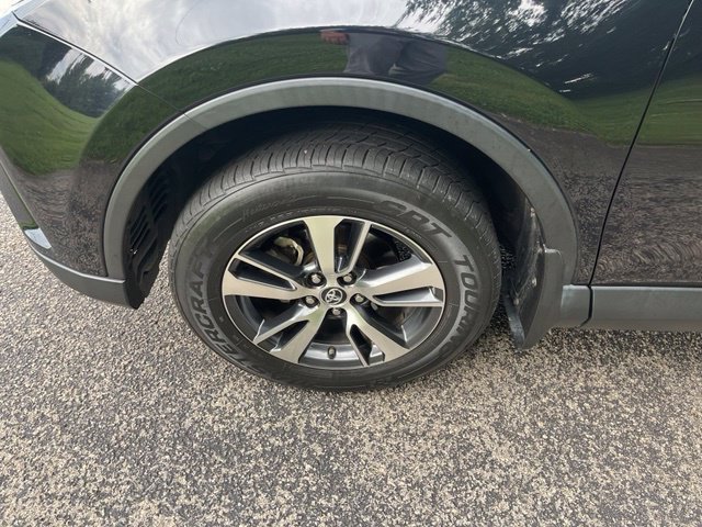 Used 2018 Black Toyota XLE image 9