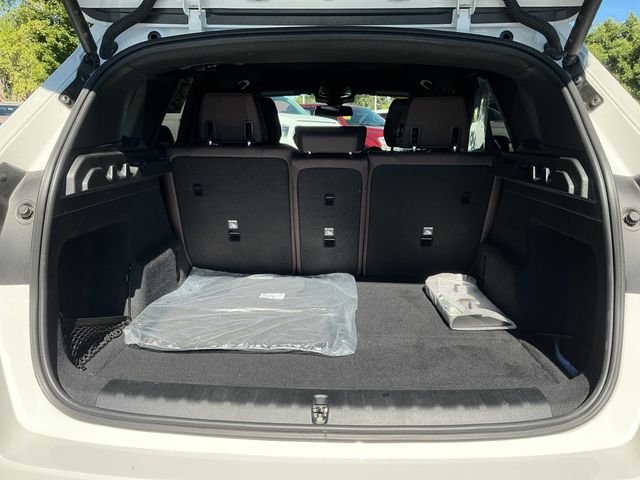 Used 2025 White BMW xDrive28i image 23