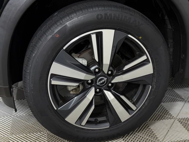 Used 2023 Super Black Nissan SL image 6
