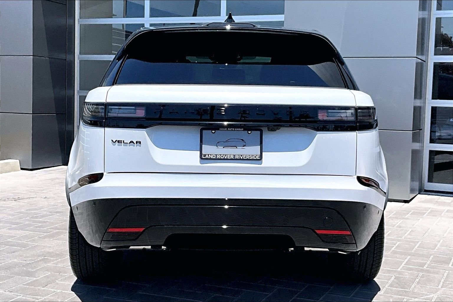New 2026 Ostuni Pearl White Land Rover Belgravia Edition image 4