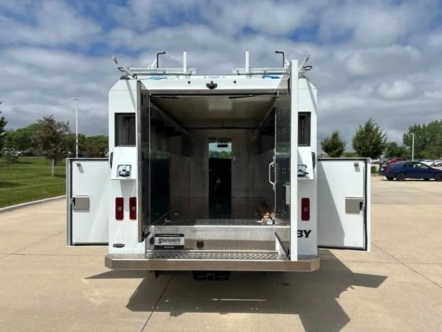 New 2026 Summit White Chevrolet 1WT image 17