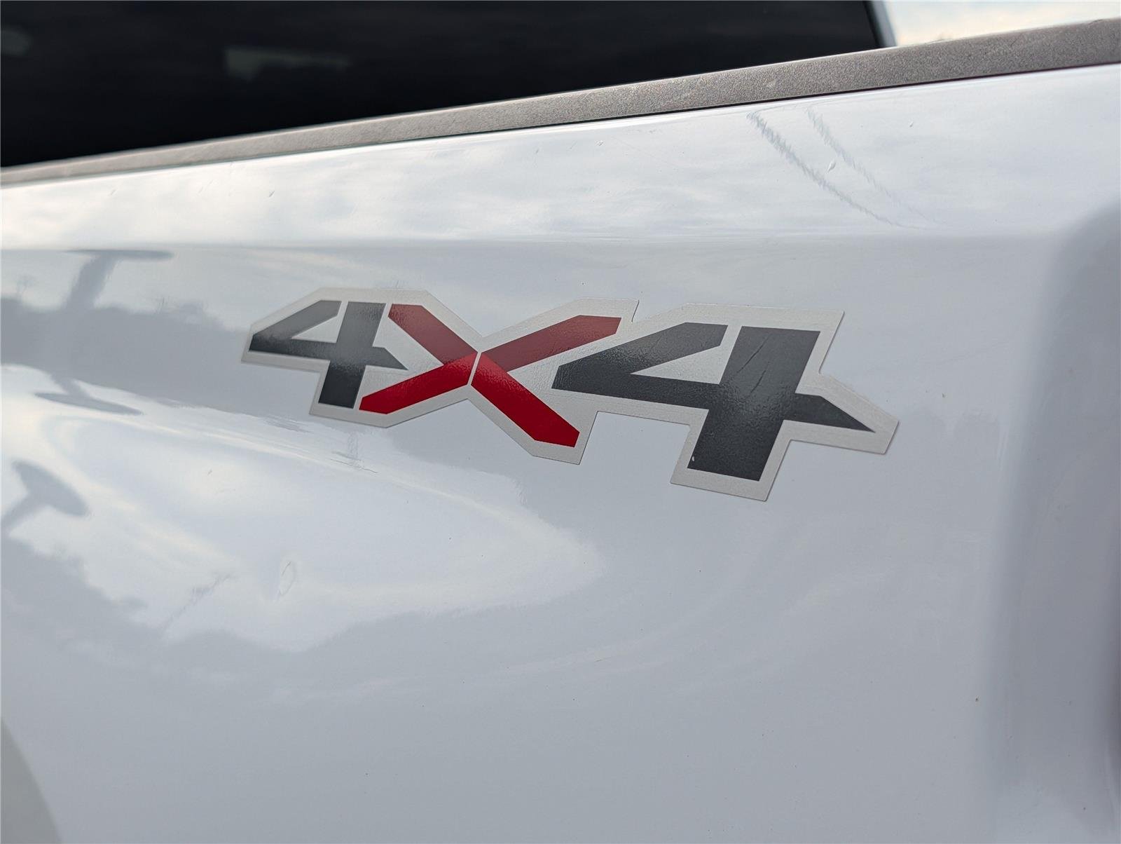 Used 2020 SUMMIT WHITE Chevrolet Custom image 32