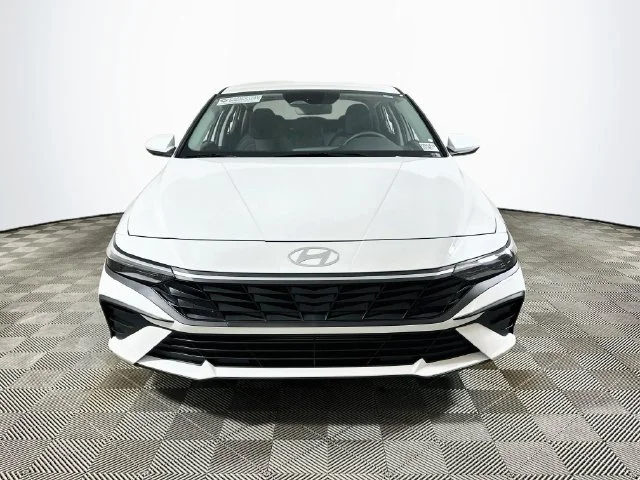 New 2026 Hyundai ELANTRA SE