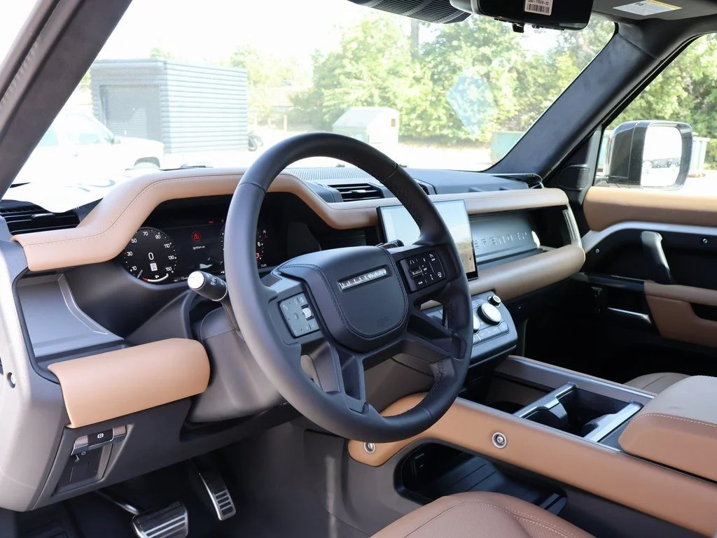 2025 Land Rover Defender V8 - Photo 17