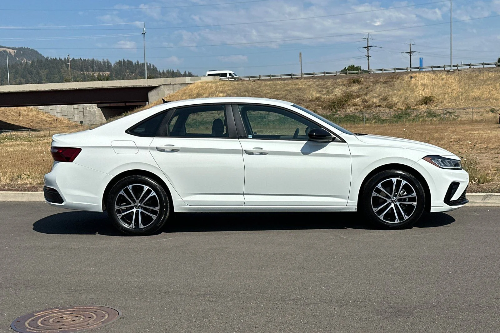 Used 2025  Volkswagen 1.5T Sport image 2