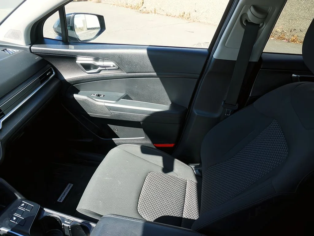 2023 Kia Sportage LX - Photo 28