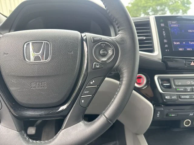 Used 2016  Honda Touring image 18