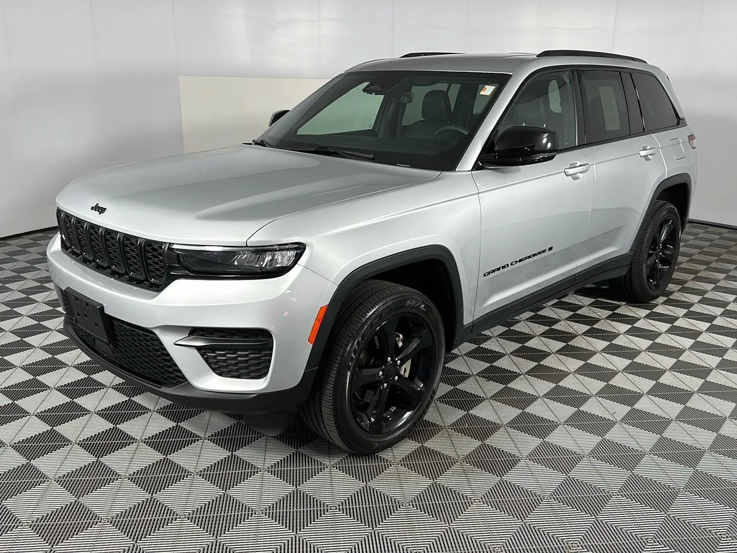 Used 2025 Silver Zynith Jeep Altitude X image 14