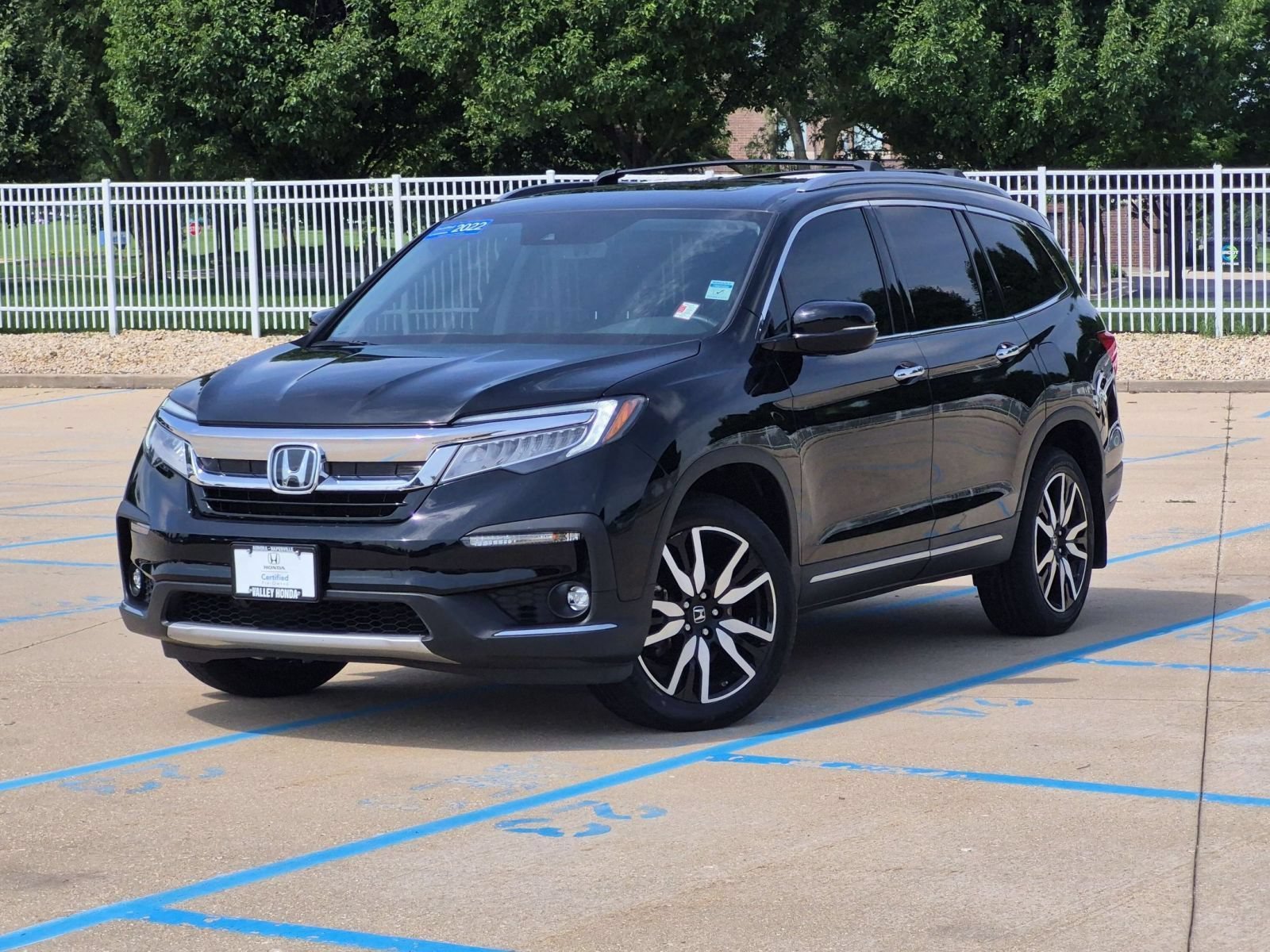 Certified Used 2022 Crystal Black Pearl Honda Touring 7-Passenger image 2