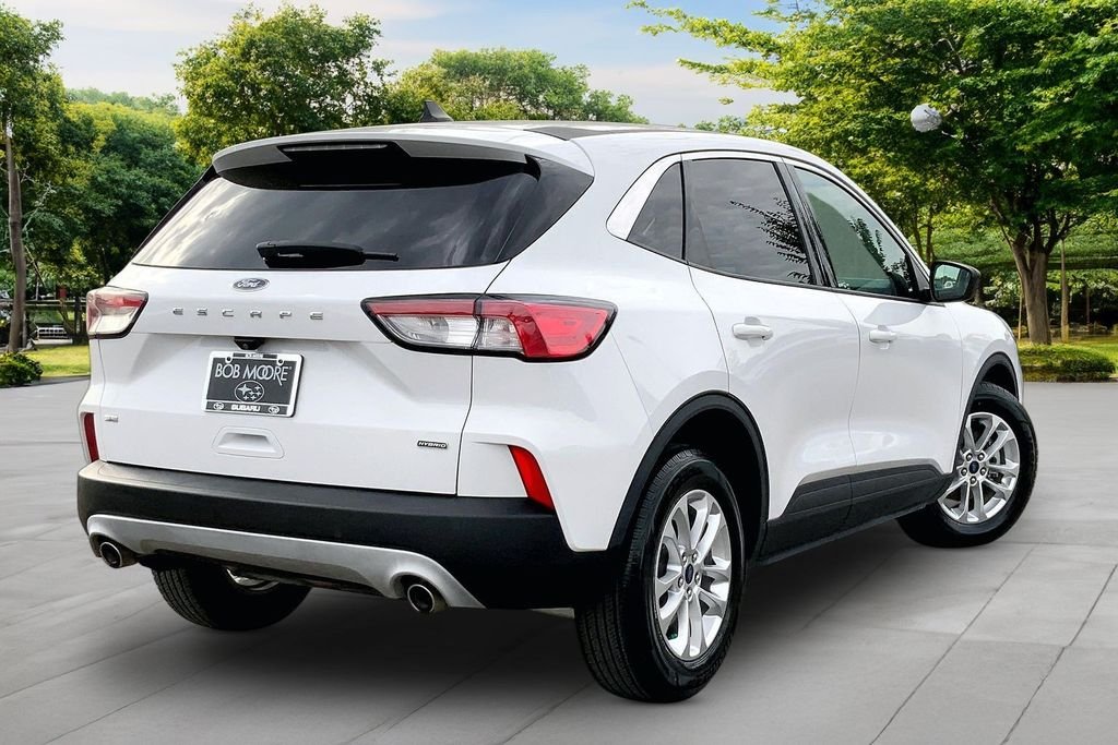 Used 2022 White Ford SE image 6