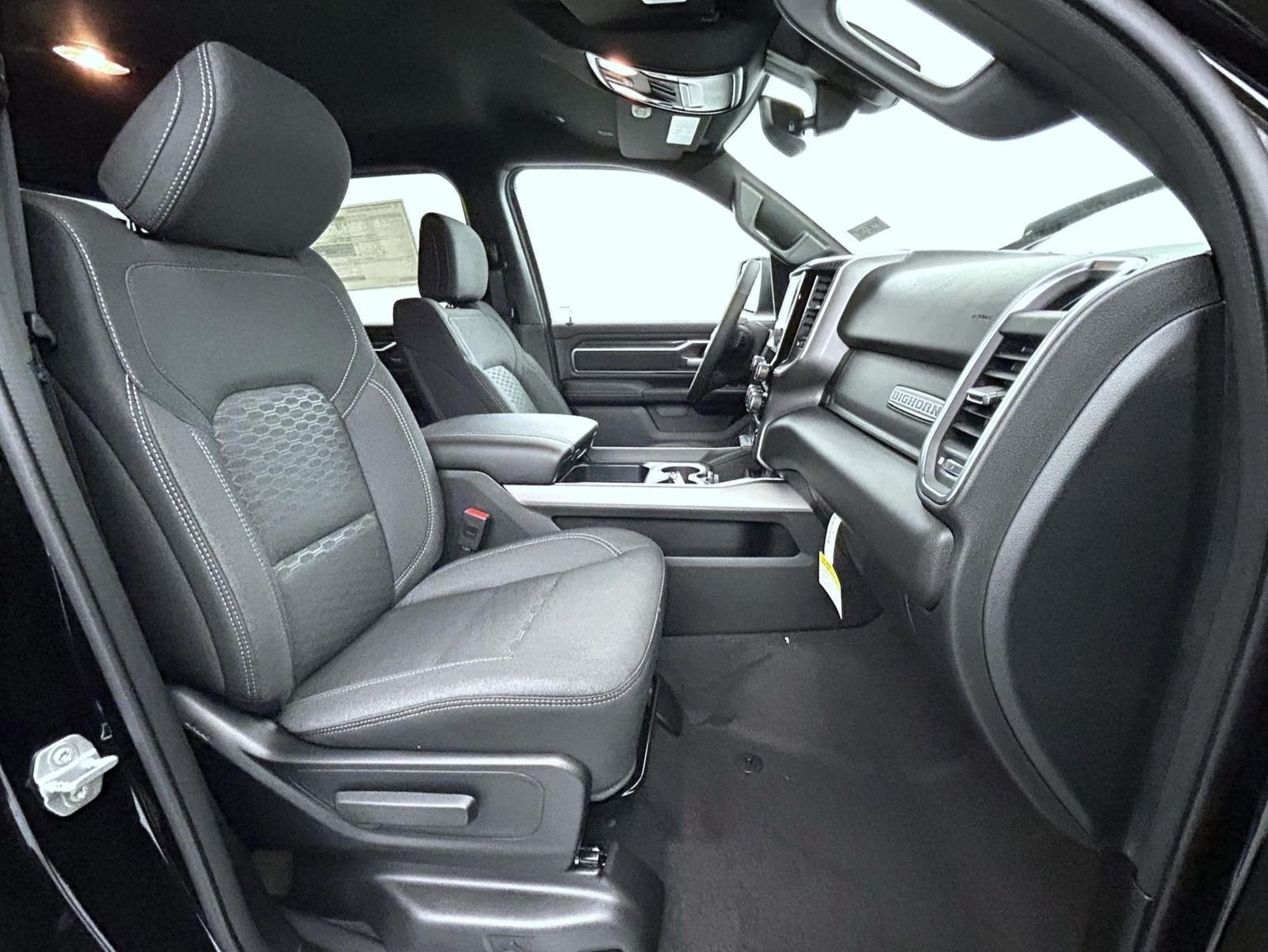 New 2026 Diamond Black Crystal Pearl-Coat Exterior Paint RAM Big Horn/Lone Star image 15