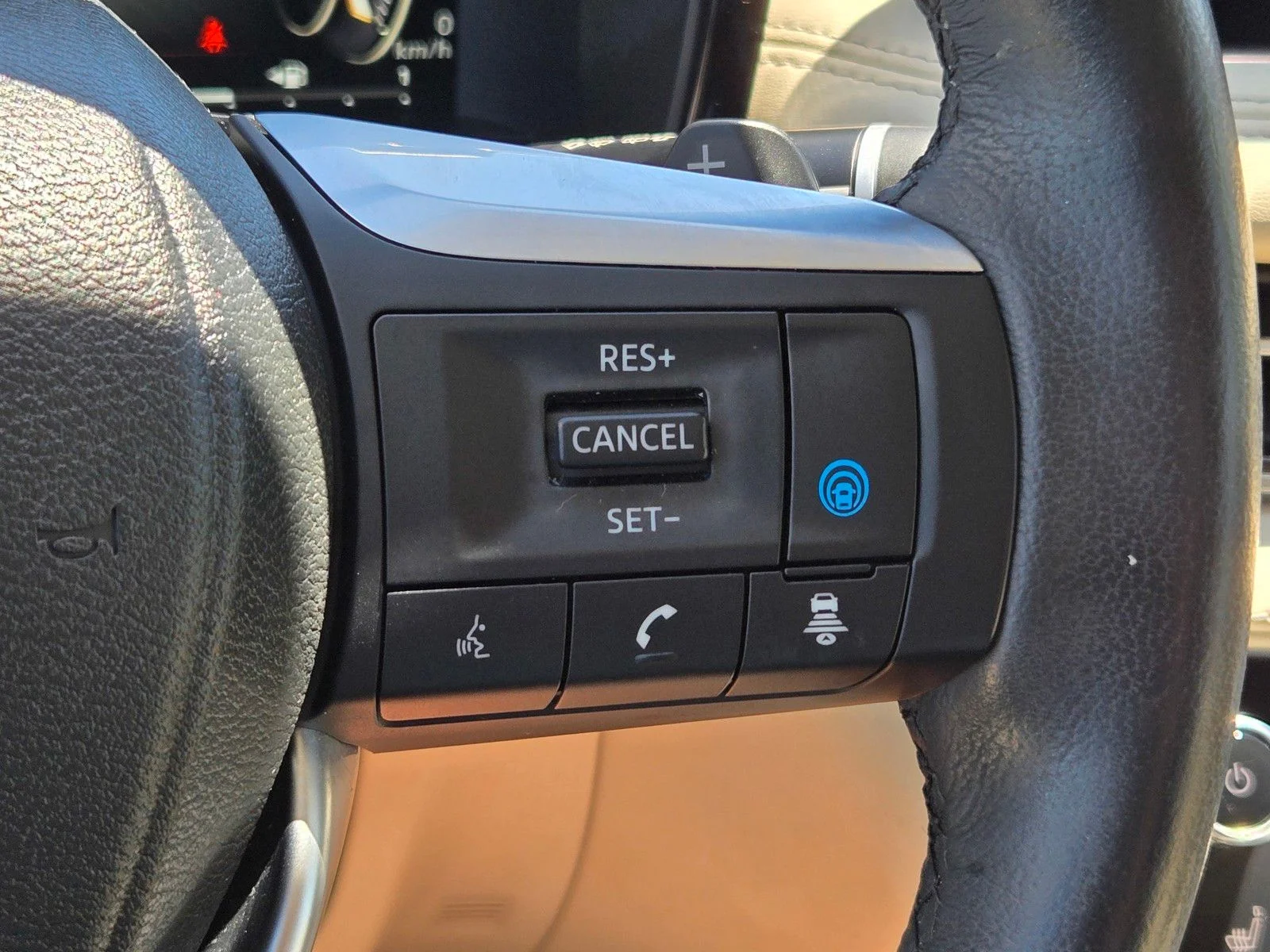 Used 2023 Grand Blue INFINITI LUXE image 31