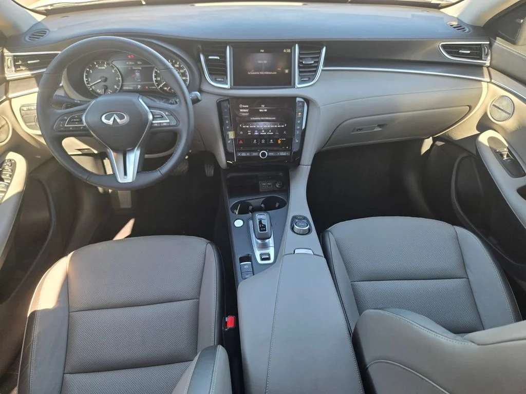 Used 2025 White INFINITI LUXE image 13