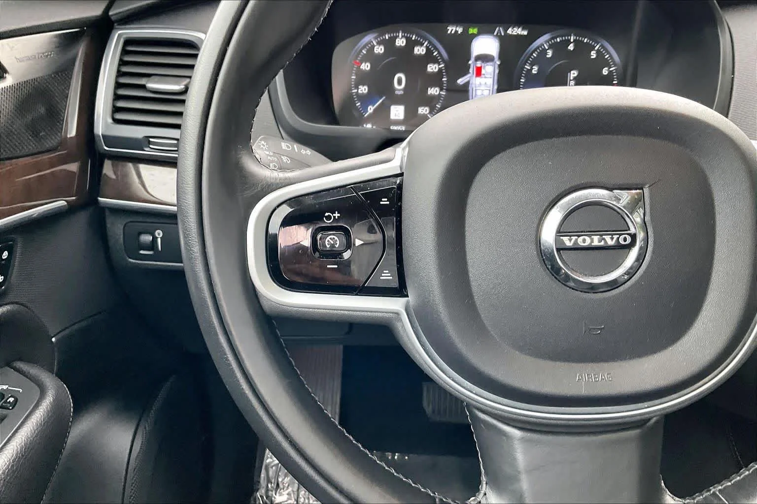 Used 2019 Bright Silver Metallic Volvo Momentum image 23