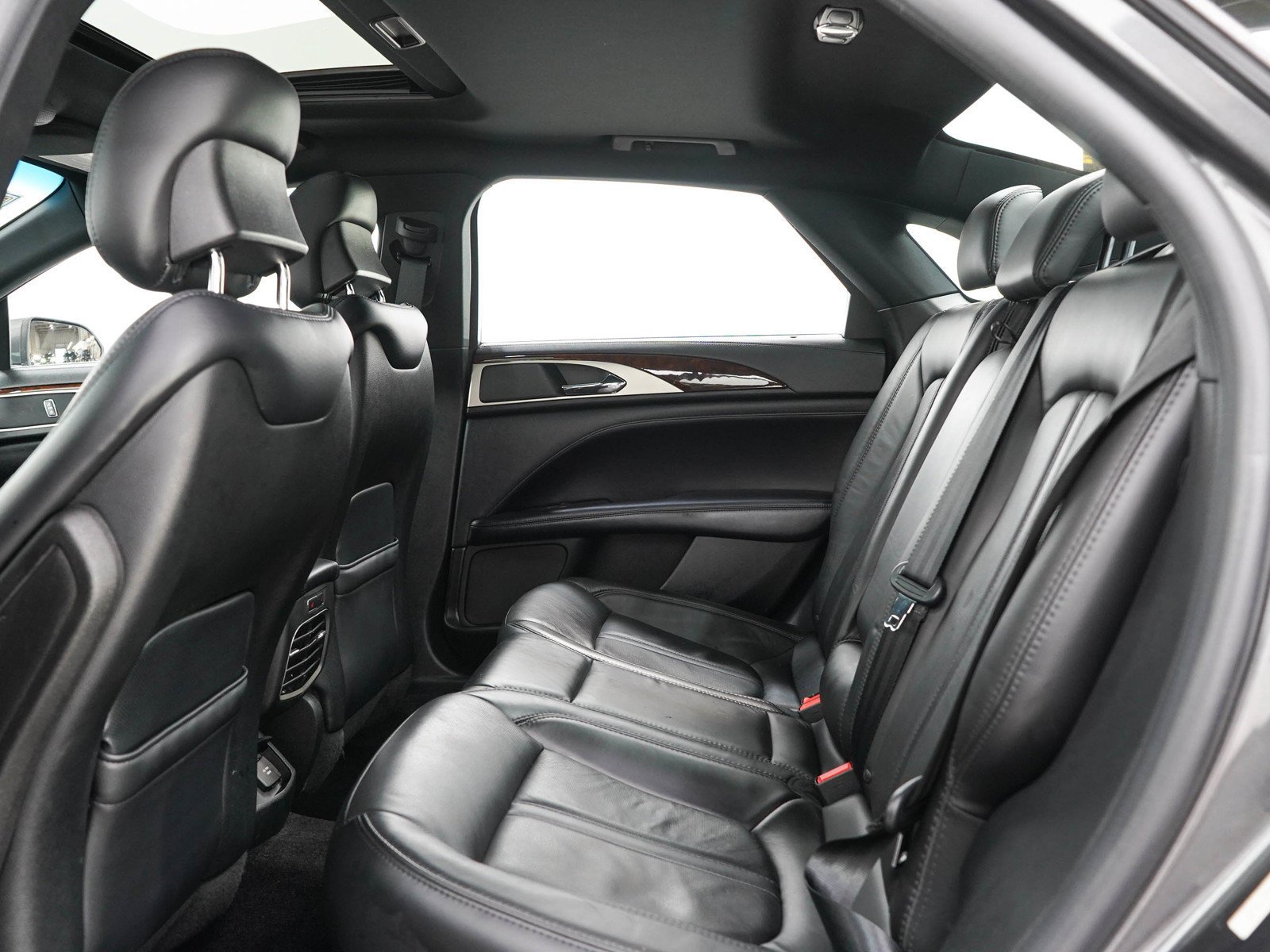 Used 2017 Magnetic Gray Metallic Lincoln Reserve image 13
