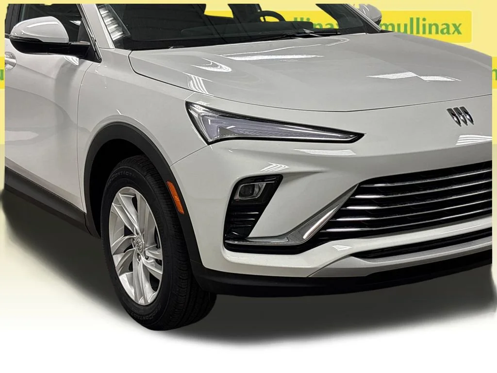 New 2026 Summit White Buick Preferred image 4