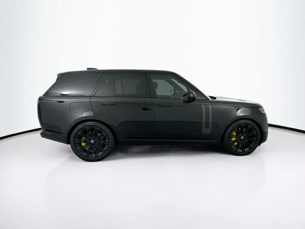 Used 2023 Black Land Rover SE image 4