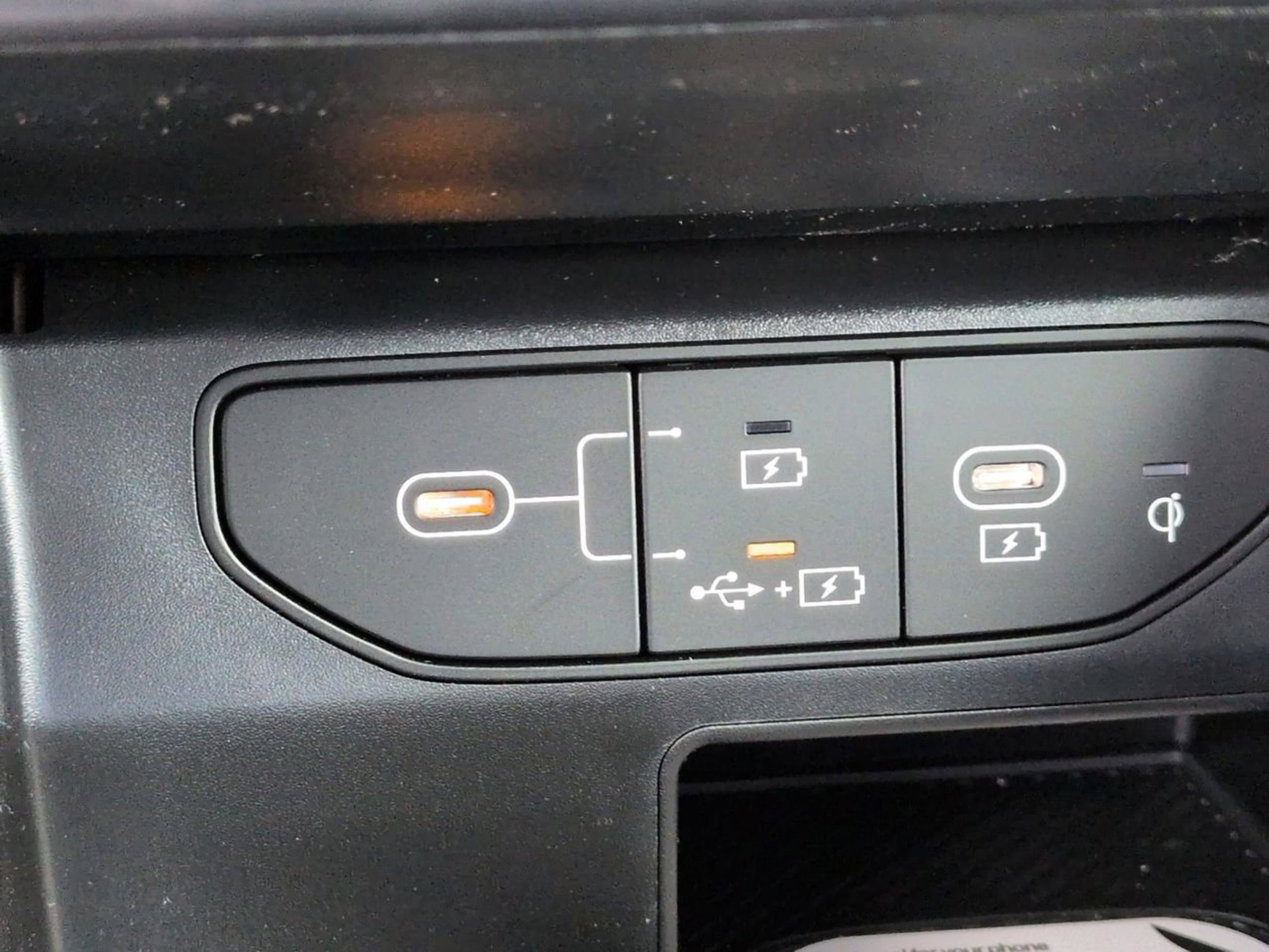 New 2026 Snow White Pearl Kia EX image 24