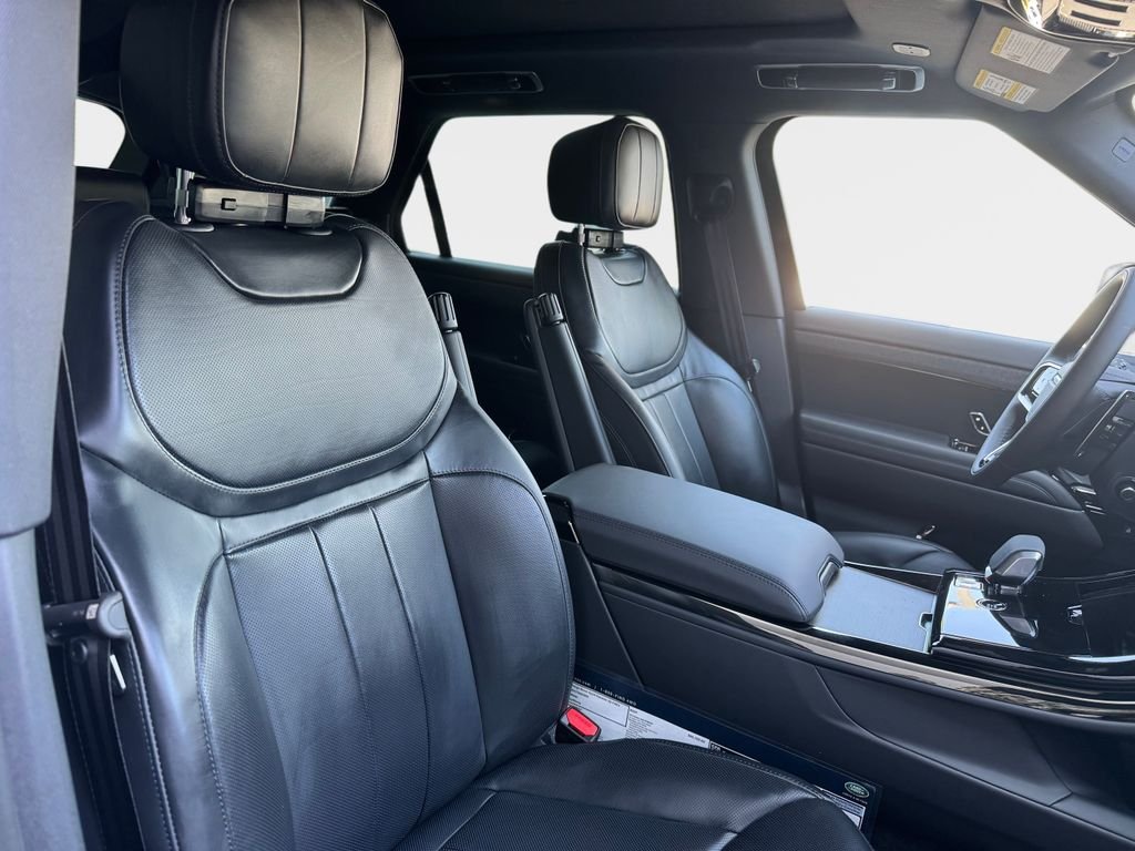 New 2026 Fuji White LAND ROVER Dynamic SE image 10