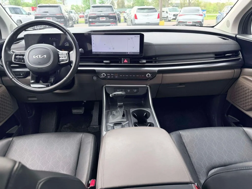 Used 2025 Gray Kia LXS image 3
