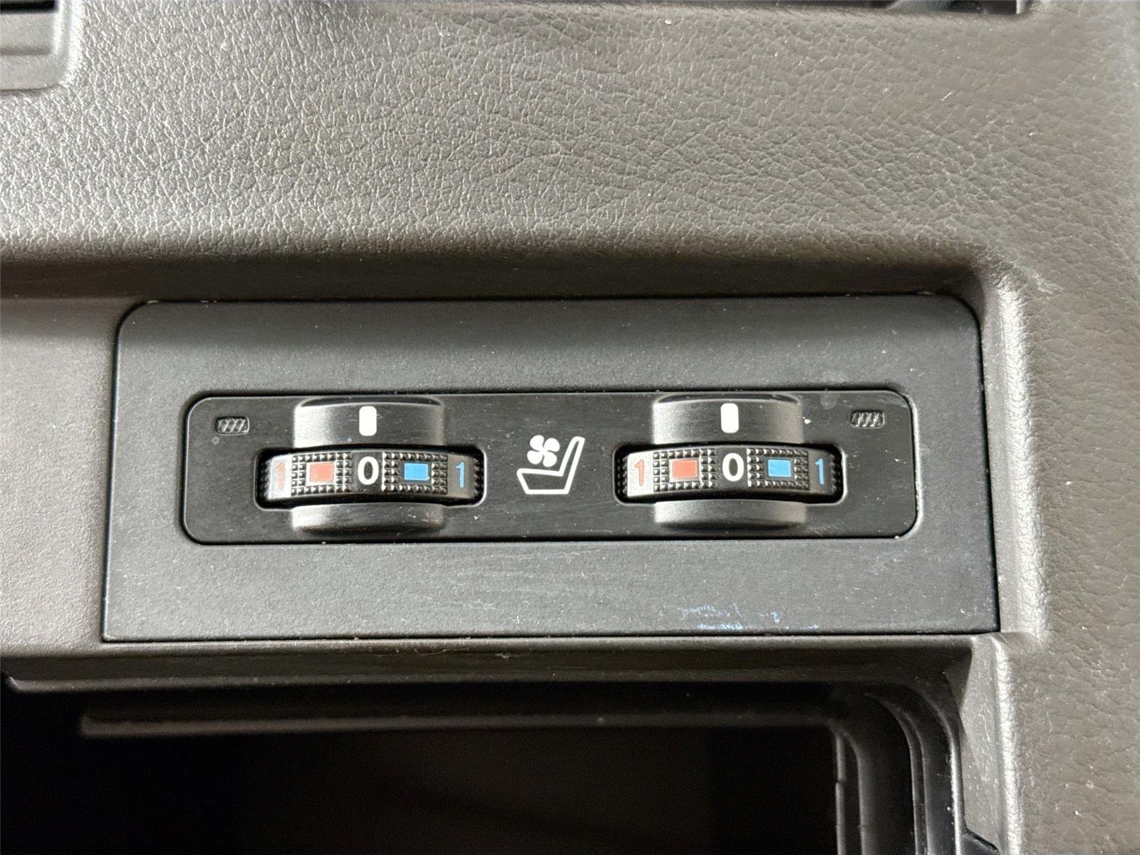 Used 2010 Obsidian Lexus 4DR FWD image 8