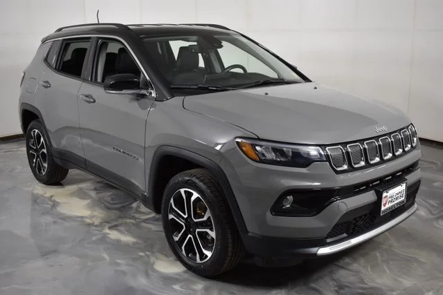 Used 2022 Gray Jeep Limited image 12