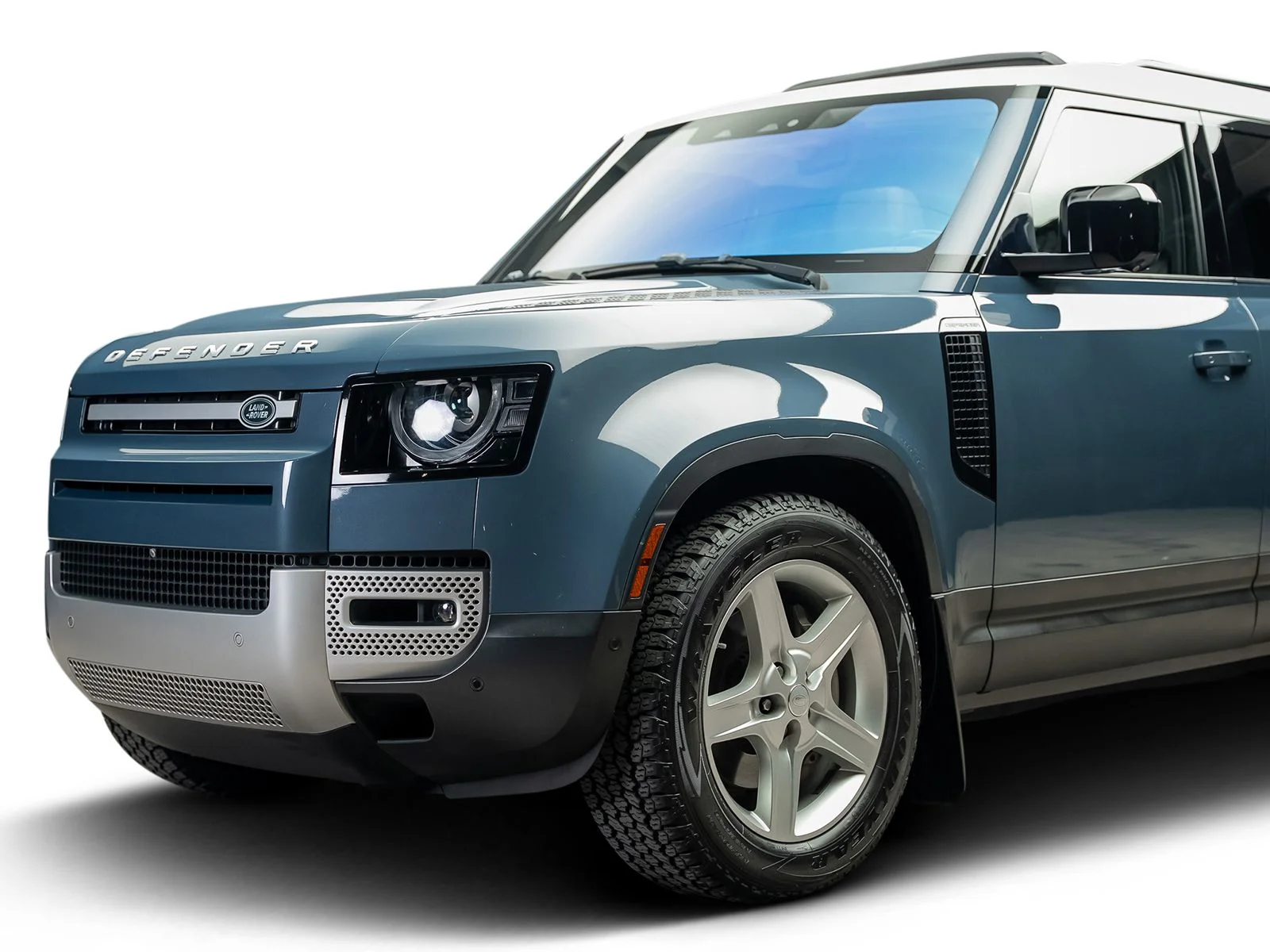 Used 2020 Blue Land Rover HSE image 8