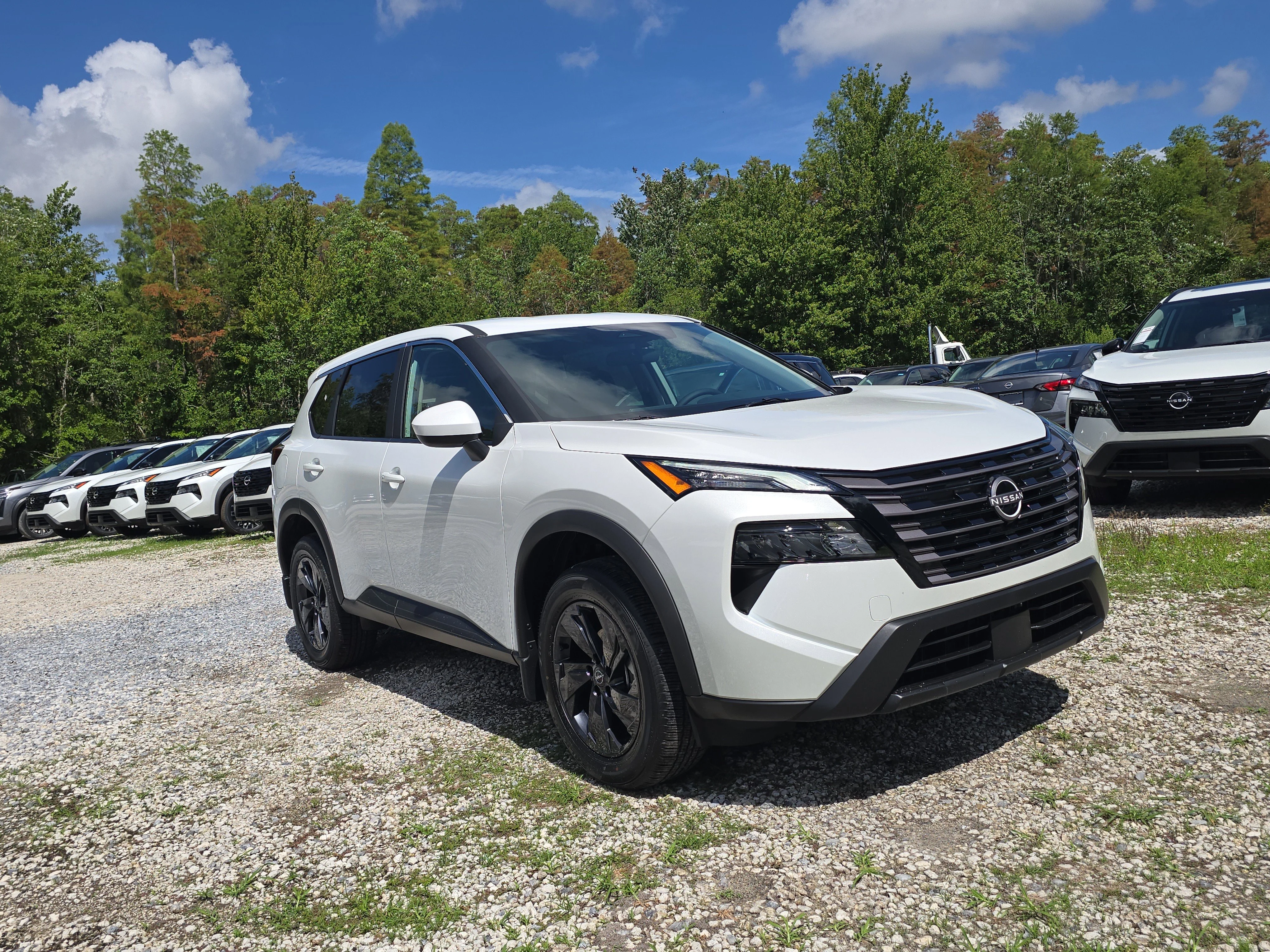 New 2026 Everest White Pearl TriCoat Nissan SV image 2