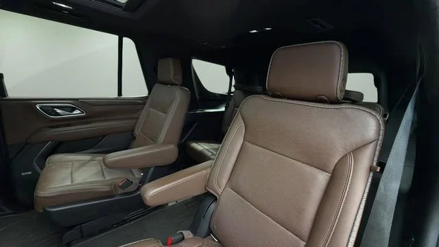 Used 2021 IRIDESCENT PEARL TRICOAT Chevrolet High Country image 19