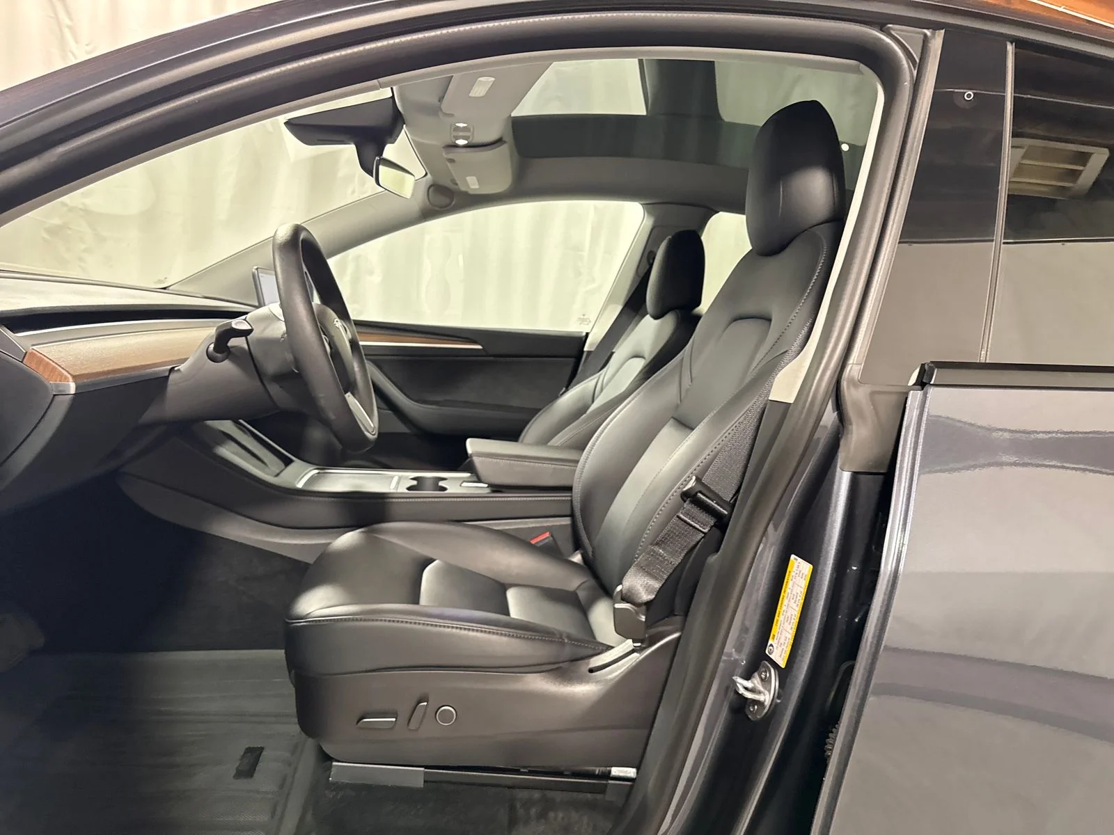 Used 2022 Midnight Silver Metallic Tesla Long Range image 3