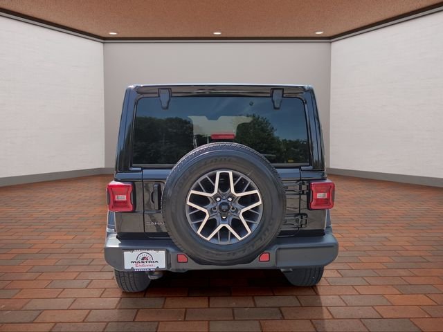 Used 2025 Black Jeep Sahara image 27