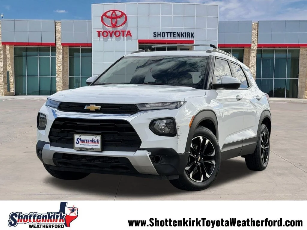 Used 2021 White Chevrolet LT image 1