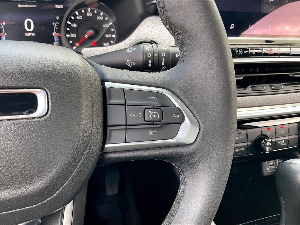 Used 2024 Gray Jeep Latitude Lux image 22