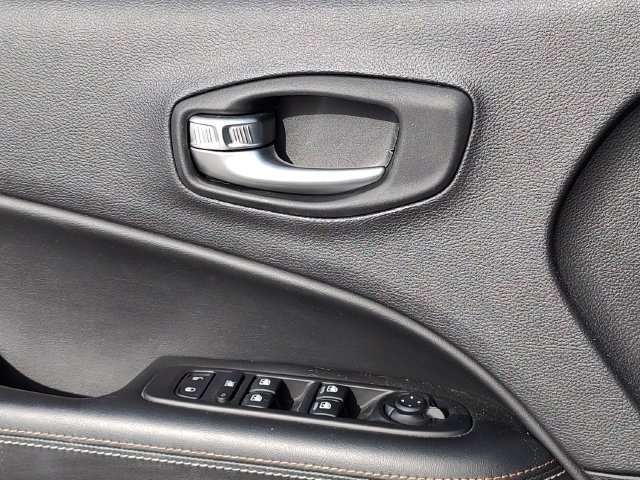 Used 2018 White Jeep Latitude image 25