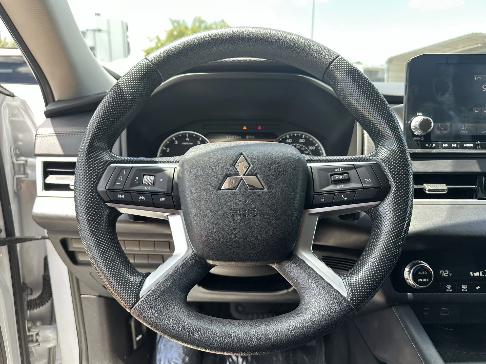 Used 2023 White Mitsubishi ES image 11